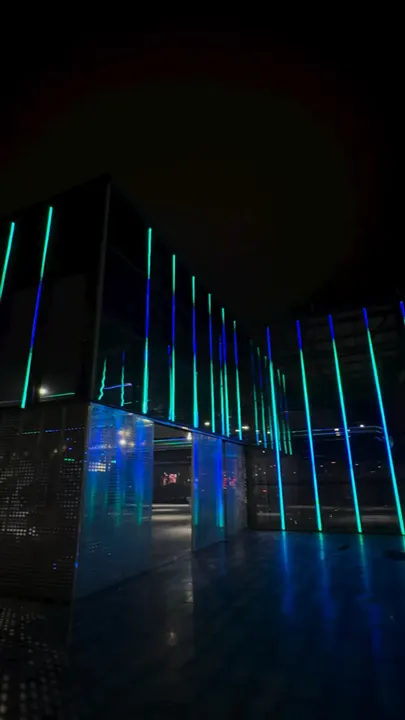 Fileira de tubos de LED verticais